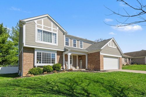 8430 Woodcreek Dr, Florence, KY, 41042-8261 | Card Image