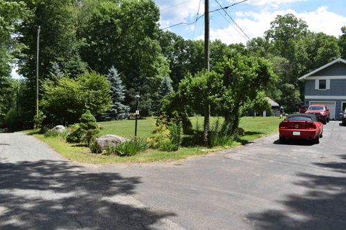 1 Whitneys Grove Rd, Derry, NH, 03038-5833 | Card Image