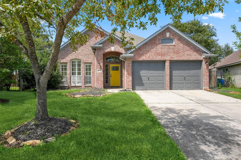 Applerock Dr, Baytown, TX 77521