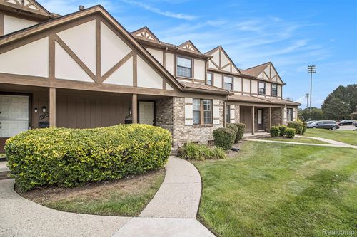 19688 Raleigh Cir S, Southfield, MI, 48076-2400 | Card Image