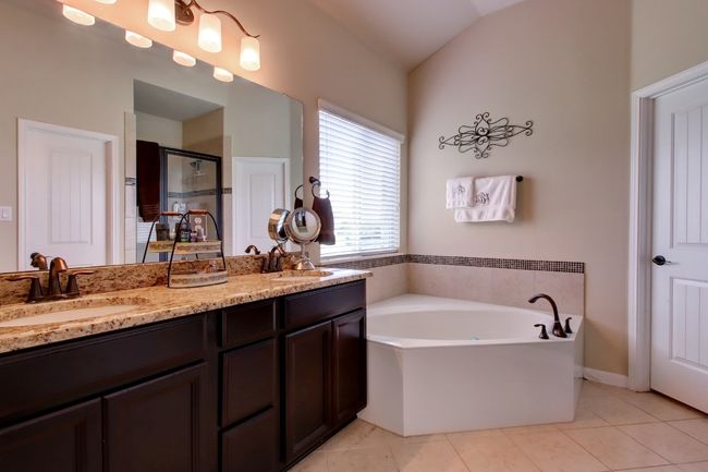 323 Chisholm Trl, House other with 4 bedrooms, 3 bathrooms and null parking in Bastrop TX | Image 18
