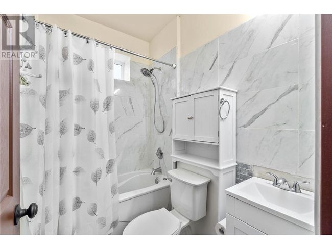 620 Hemlock St, House other with 8 bedrooms, 5 bathrooms and 2 parking in Kamloops BC | Image 25