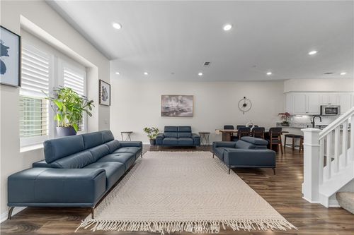 135 Neptune, Irvine, CA, 92618-1198 | Card Image