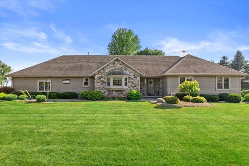 8271 County Rd E, Watertown, WI, 53094-9587 | Card Image