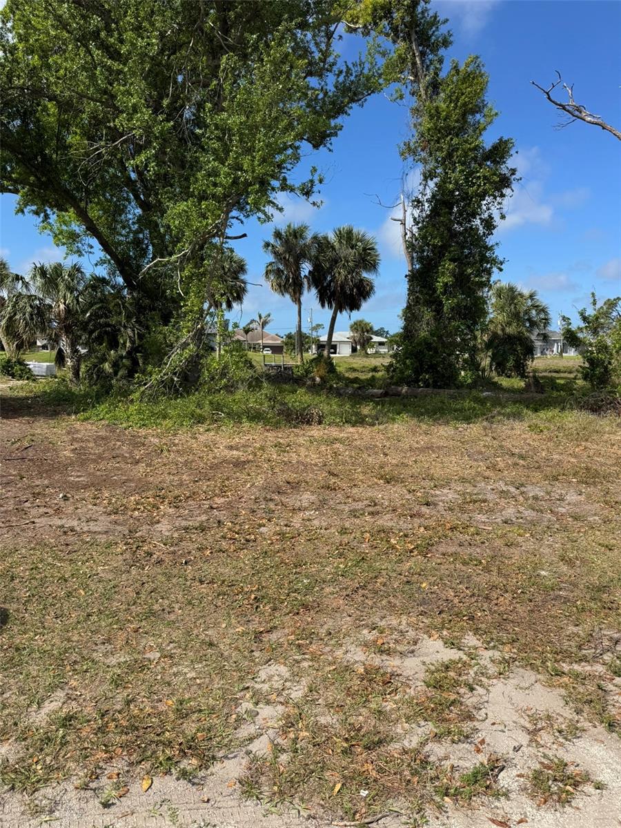 Land in ROTONDA WEST 4