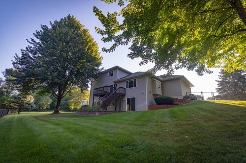 100 Barkley Cir W, Cannon Falls, MN, 55009-1246 | Card Image