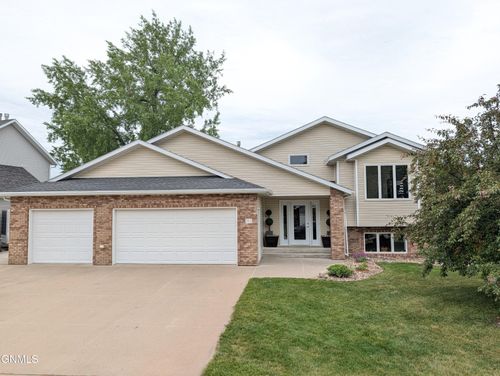 3409 Bay Shore Bnd Se, Mandan, ND, 58554-6260 | Card Image