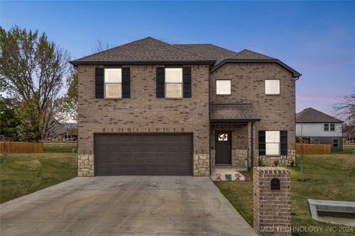 4237 Village Park Drive, Skiatook, OK, 74070 | Card Image