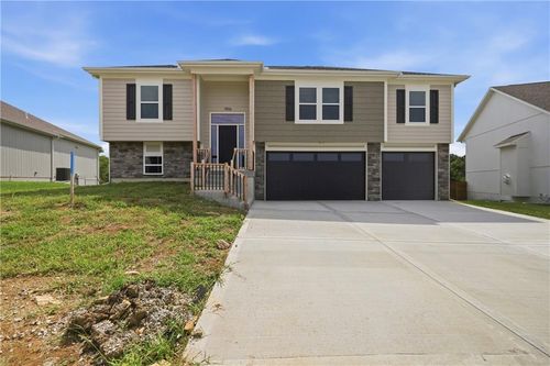 1906 Owen Dr, Pleasant Hill, MO, 64080-1624 | Card Image