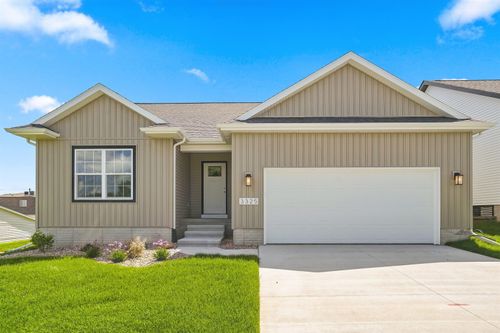 3325 Lincolnshire Rd, Waterloo, IA, 50701-7700 | Card Image