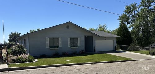 748 Hughes Dr, Payette, ID, 83661-3038 | Card Image