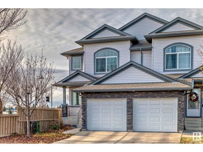 15704 95 St Nw, Home with 3 bedrooms, 3 bathrooms and null parking in Edmonton AB | Image 2