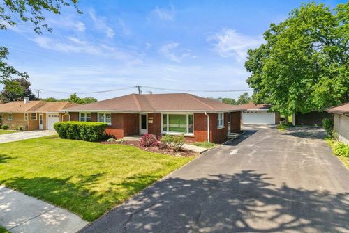 817 Summit Dr, Lockport, IL, 60441-3740 | Card Image