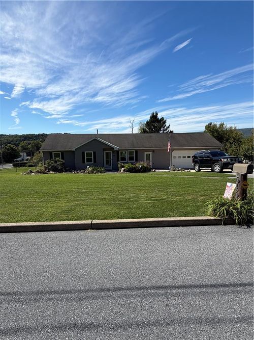 646 Lehigh Gap St, Walnutport, PA, 18088-1322 | Card Image