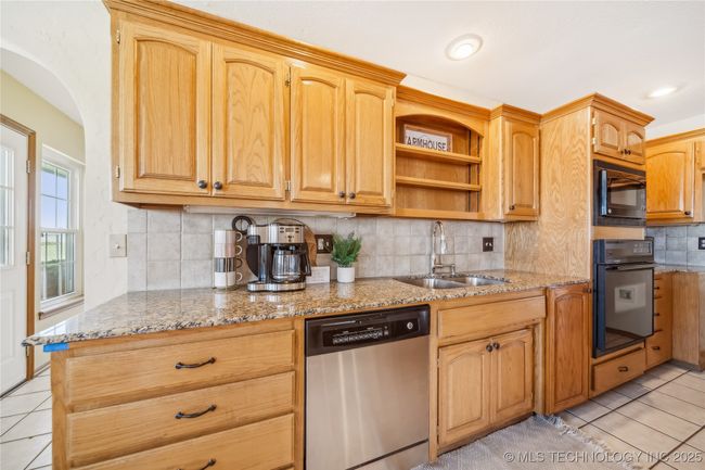 28002 Us 75 Hwy, House other with 4 bedrooms, 4 bathrooms and null parking in Ochelata OK | Image 17