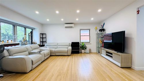 56 231st St, Oakland Gardens, NY, 11364-2012 | Card Image