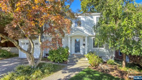 89 Surrey Ln, Tenafly, NJ, 07670-2515 | Card Image