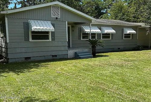 9 Davis Bayou Rd, Ocean Springs, MS, 39564-5913 | Card Image