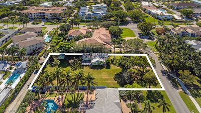 955 6th Street S, House other with 2 bedrooms, 2 bathrooms and null parking in Naples FL | Image 1