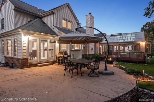 24525 Ridgeview Dr, Farmington Hills, MI, 48336-1901 | Card Image