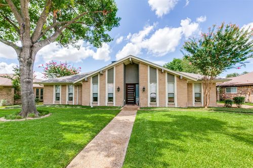 902 Windsong Trl, Richardson, TX, 75081-4440 | Card Image