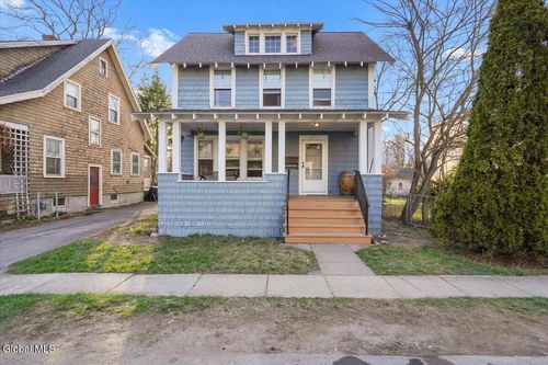 1095 Regent St, Niskayuna, NY, 12309-5824 | Card Image