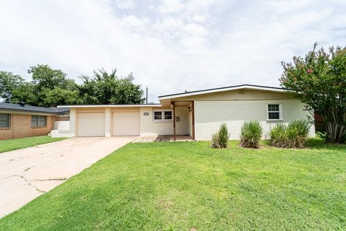 2117 Ivanhoe Ln, Abilene, TX, 79605-5834 | Card Image