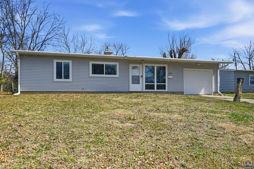 3120 Sw Central Park Ave, Topeka, KS, 66611-2174 | Card Image