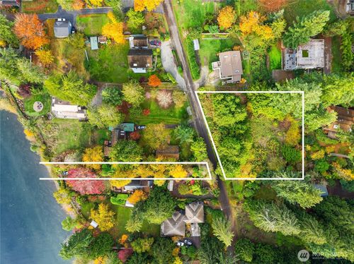 9674 Olympus Beach Rd Ne, Bainbridge Island, WA, 98110-3447 | Card Image