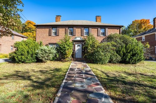 28-26-28 Wessex Rd, Newton, MA, 02459-1625 | Card Image