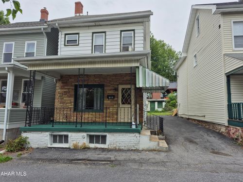712 Logan Ave, Altoona, PA, 16602-4832 | Card Image