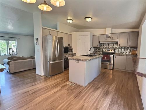 219 3rd Ave Se, Cut Bank, MT, 59427-3407 | Card Image