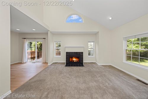 38282 Saratoga Cir, Farmington Hills, MI, 48331-3706 | Card Image