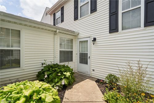 7149 W Cross Creek Trl, Brecksville, OH, 44141-3182 | Card Image