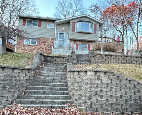 110 Metro Trl, Hopatcong, NJ, 07843-1554 | Card Image