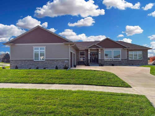 6350 Tiger Dr, Sioux City, IA, 51106-7135 | Card Image