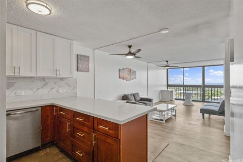 a1902-4300 Waialae Ave, Honolulu, HI, 96816-6710 | Card Image