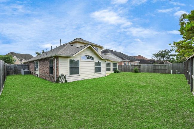 1604 Spring Glen Ln, House other with 3 bedrooms, 3 bathrooms and 2 parking in Pearland TX | Image 47