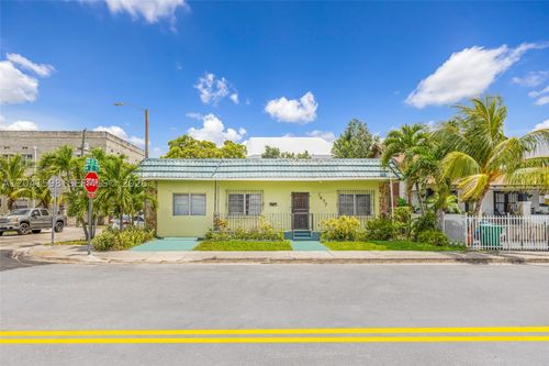 1477 Nw 2nd St, Miami, FL, 33125-5587 | Card Image