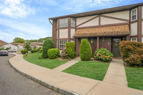 96 Quail Run Dr, Deer Park, NY, 11729-5631 | Card Image