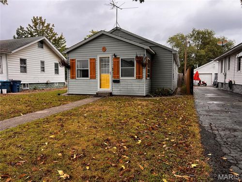 71 Carstens Ave, Wood River, IL, 62095-1518 | Card Image