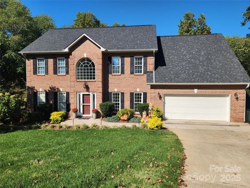 35-3823 11th Street Pl Ne, Hickory, NC, 28601-8420 | Card Image