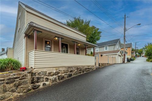 17 Tobins Ln, Highland Fls, NY, 10928-1927 | Card Image
