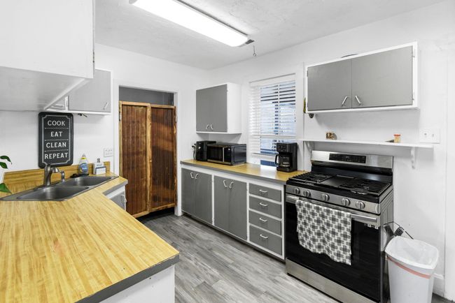 Kitchen | Image 10