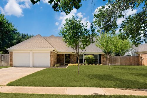 400 Harrington Ln, Euless, TX, 76039-4246 | Card Image