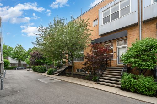 d-1811 N Rockwell St, Chicago, IL, 60647-4267 | Card Image