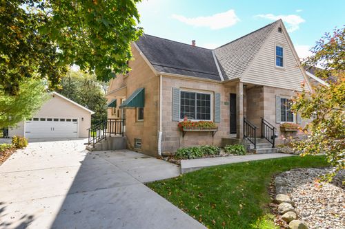 13501 W Greenfield Ave, New Berlin, WI, 53151-1724 | Card Image