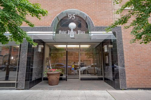 605-95 Lombard St, Toronto, ON, M5C2V3 | Card Image