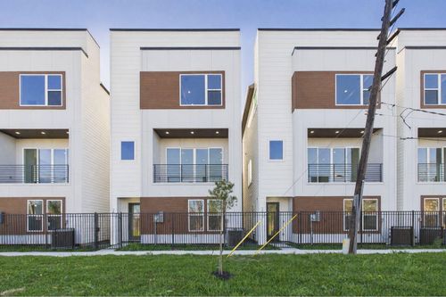 2415 Harrington St, Houston, TX, 77026-7323 | Card Image
