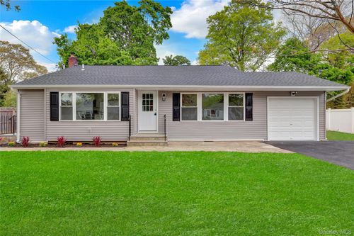15 Glenwood Ln, Huntington, NY, 11743-5321 | Card Image